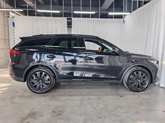 BYD Tang — Фото автомобиля 17