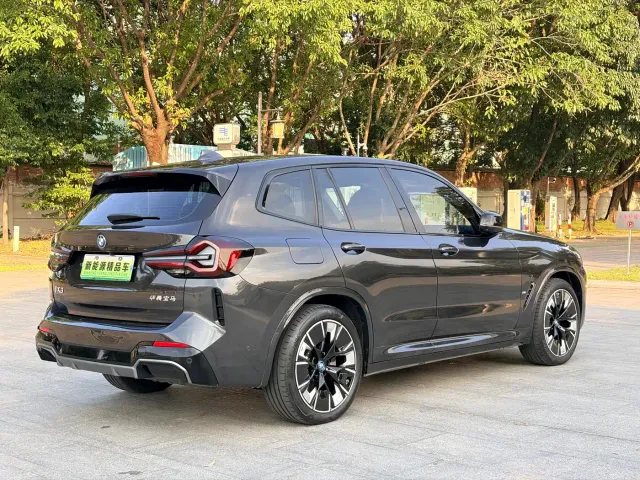 BMW iX3 — Фото автомобиля 4