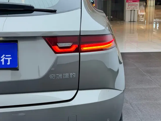 Jaguar E-PACE — Фото автомобиля 30