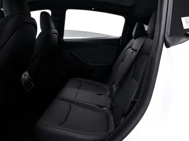 Tesla Model Y — Фото автомобиля 14