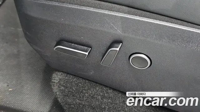 Tesla Model Y — Фото автомобиля 28