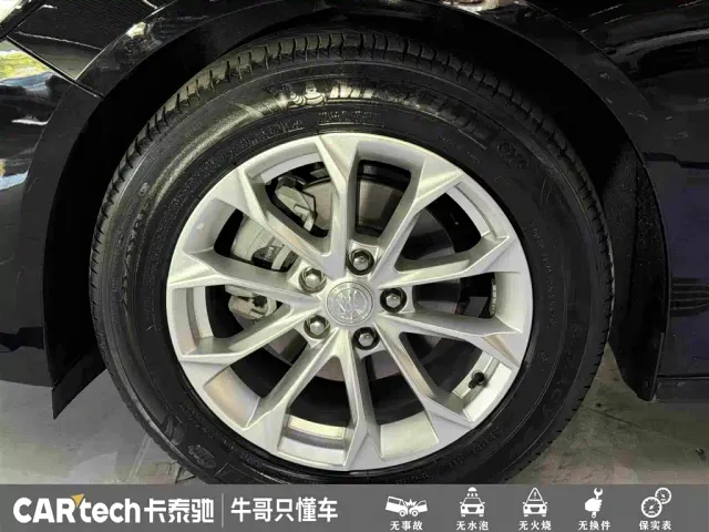 Buick LaCrosse — Фото автомобиля 10
