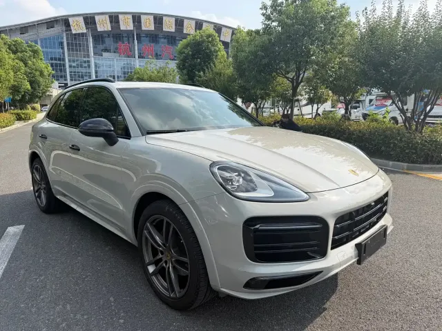 Porsche Cayenne — Фото автомобиля 3