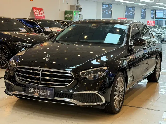 Mercedes-Benz E-Class — Фото автомобиля 2