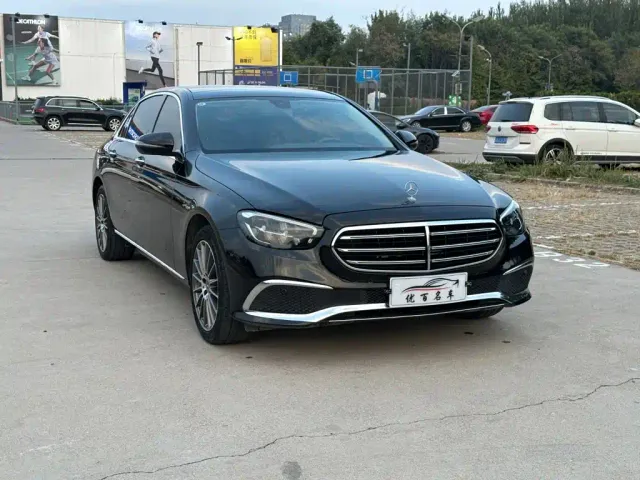 Mercedes-Benz E-Class — Фото автомобиля 3