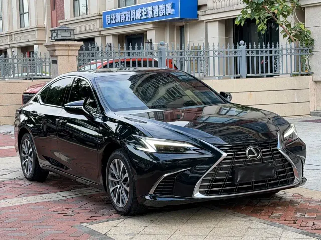 Lexus ES — Фото автомобиля 3