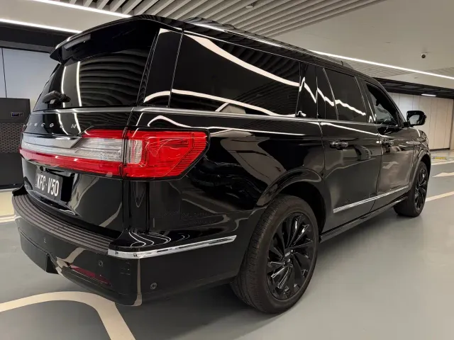 Lincoln Navigator — Фото автомобиля 11