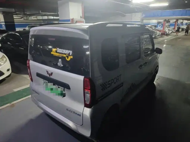 Wuling Zhiguang NEV — Фото автомобиля 4