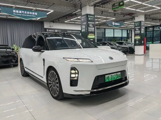 Nio ES8 — Фото автомобиля 3