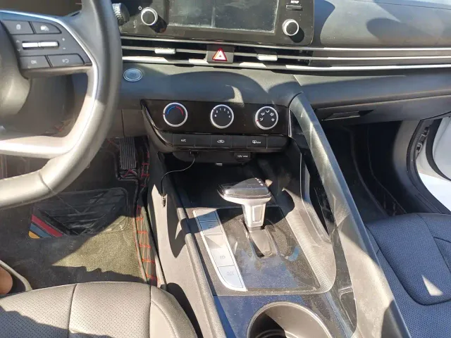 Hyundai Elantra — Фото автомобиля 27