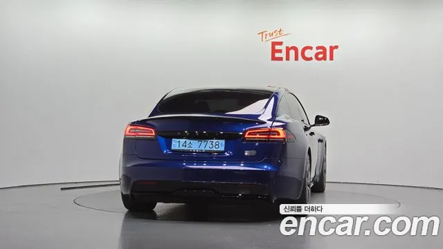 Tesla Model S — Фото автомобиля 3