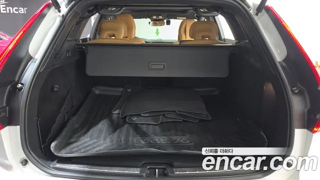 Volvo XC60 2nd Gen — Фото автомобиля 26