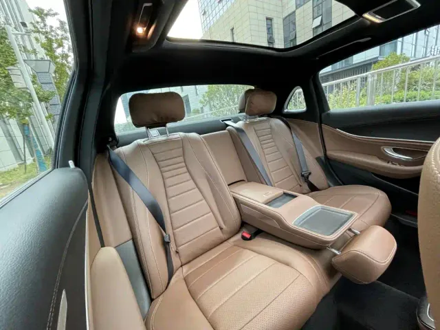 Mercedes-Benz E-Class — Фото автомобиля 23