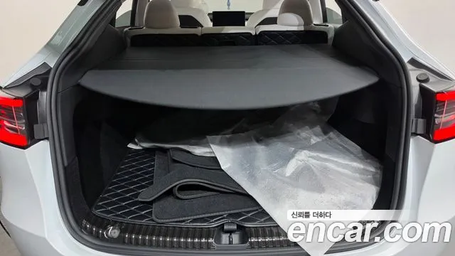 Tesla Model Y — Фото автомобиля 21