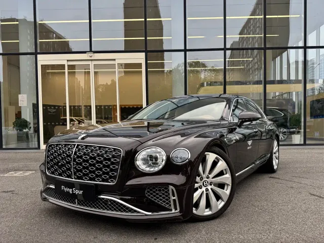 Фотография автомобиля — Bentley Flying Spur