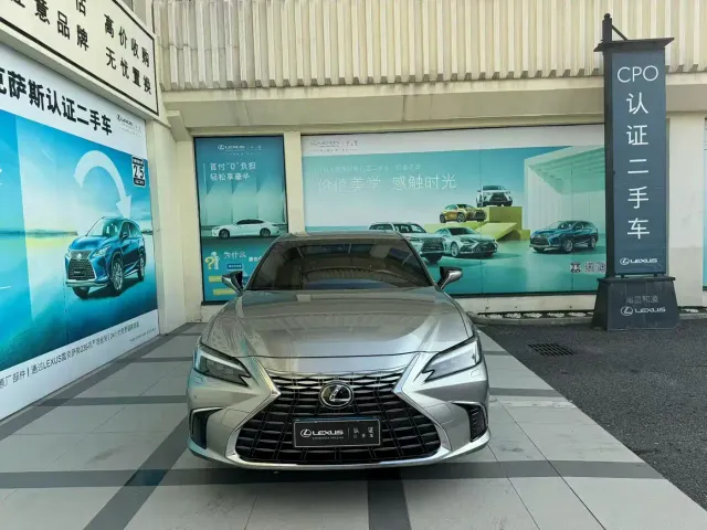 Lexus ES — Фото автомобиля 2