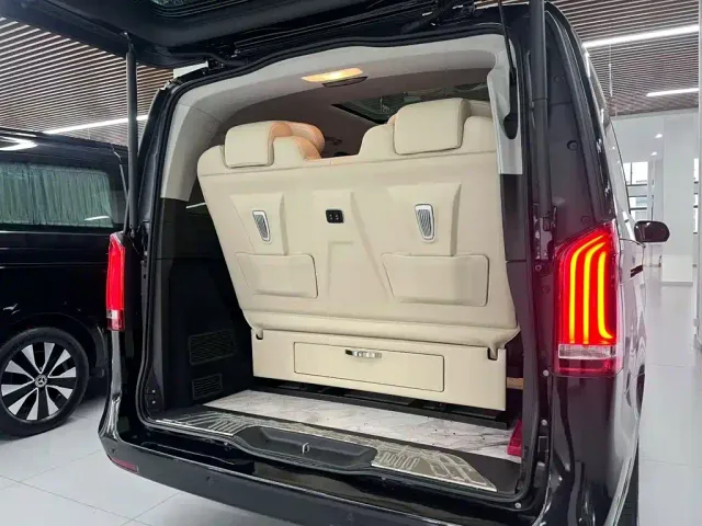 Mercedes-Benz V-Class — Фото автомобиля 24