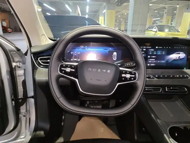Roewe D7 — Фото автомобиля 10