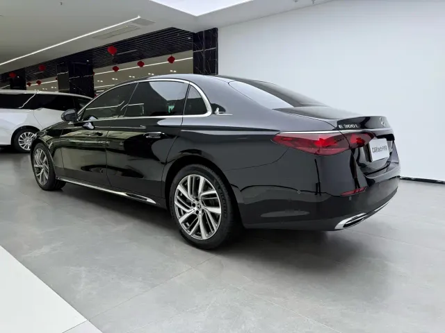 Mercedes-Benz E-Class — Фото автомобиля 4