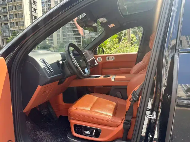 Li Auto L8 — Фото автомобиля 5