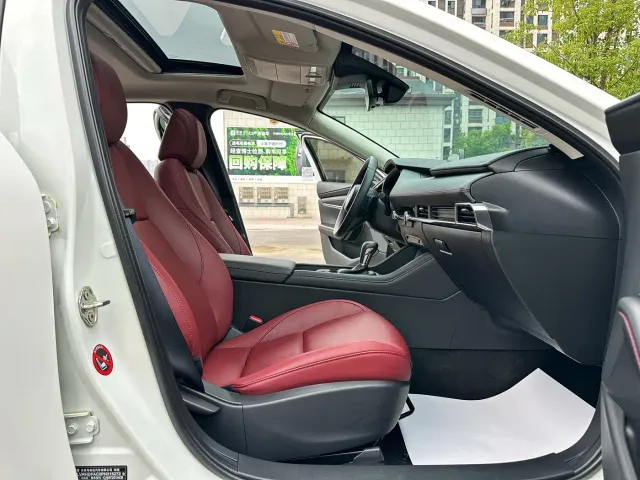 Mazda Axela — Фото автомобиля 4