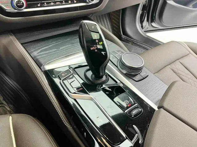 BMW 5 Series — Фото автомобиля 13