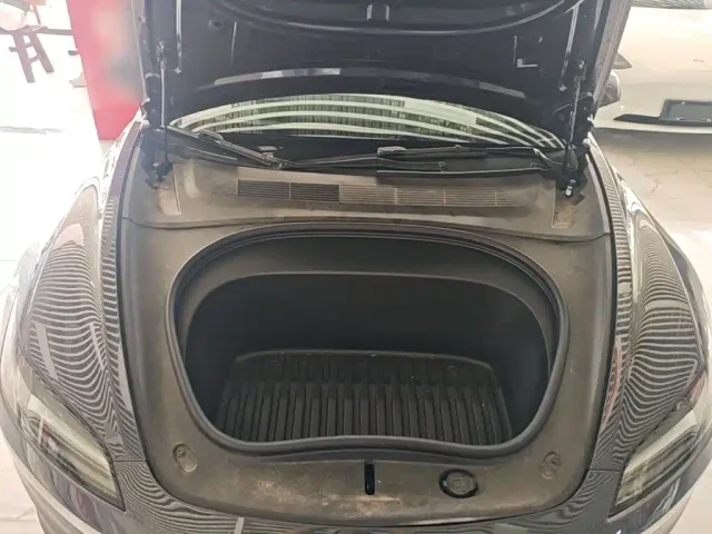 Tesla Model 3 — Фото автомобиля 19