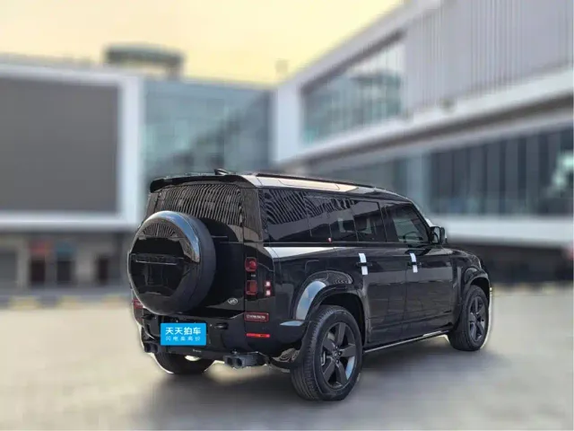 Land Rover Land Rover Defender 2025 110 3.0T P400 -Dynamic HSE — Фото автомобиля 2