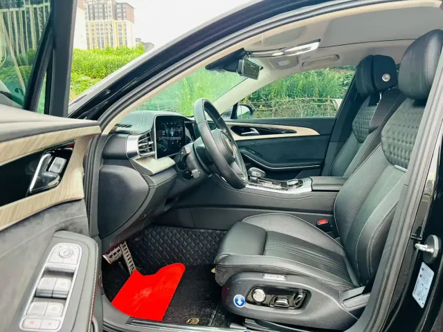 Hongqi H9 — Фото автомобиля 4