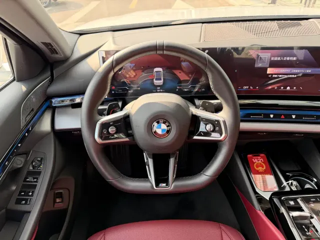 BMW 5 Series — Фото автомобиля 11
