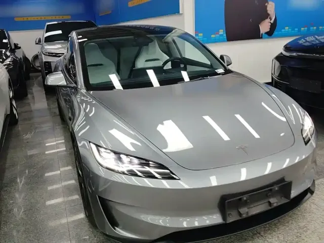 Tesla Model 3 — Фото автомобиля 3
