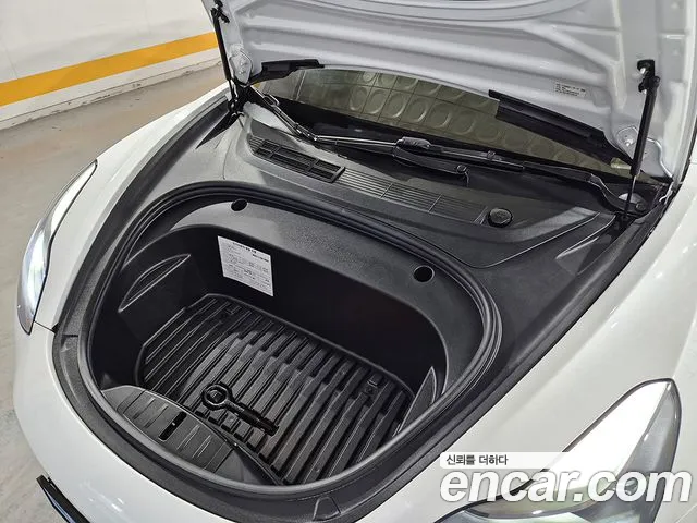 Tesla Model 3 — Фото автомобиля 19