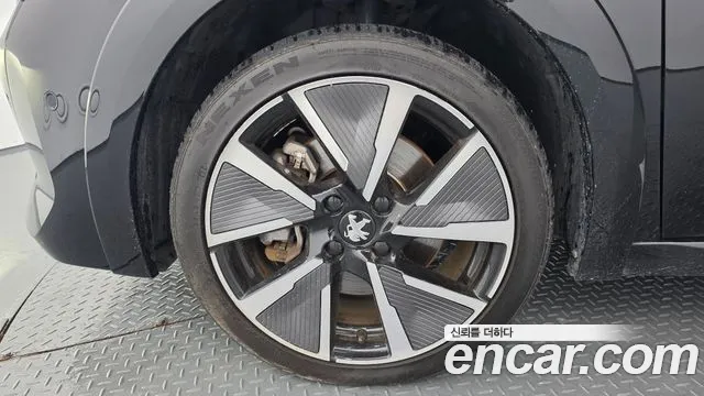Peugeot 208 — Фото автомобиля 5