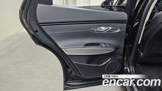 Genesis GV70 — Фото автомобиля 14