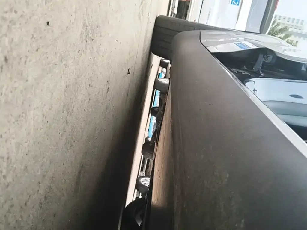 Tesla Model Y 2024 Rear-Wheel Drive Version — Фото автомобиля 20