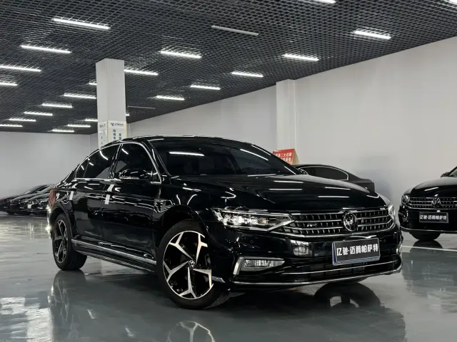Volkswagen Magotan 2023 Model 2 Million Commemorative Edition 330TSI DSG Luxury — Фото автомобиля 3