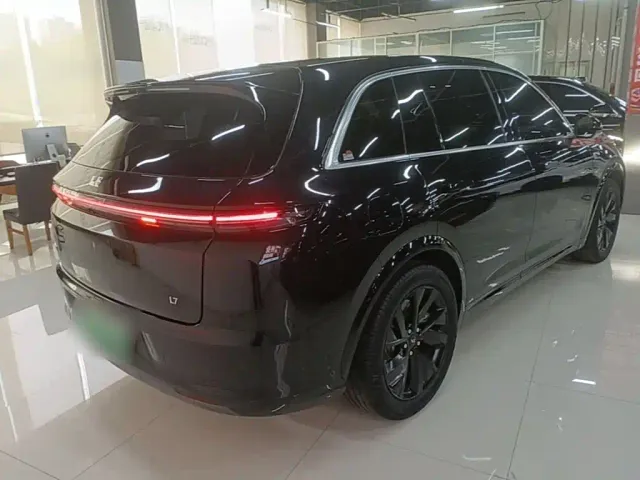 Li Auto L7 — Фото автомобиля 6