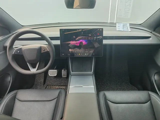 Tesla Model Y — Фото автомобиля 9