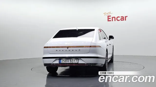 Hyundai Grandeur GN7 — Фото автомобиля 3