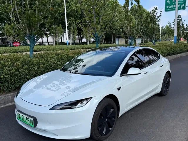 Tesla Model 3 — Фото автомобиля 2