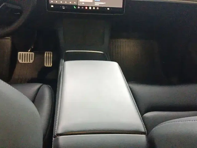 Tesla Model Y — Фото автомобиля 13