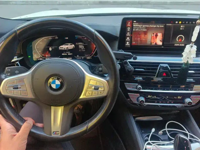BMW 5 Series — Фото автомобиля 12