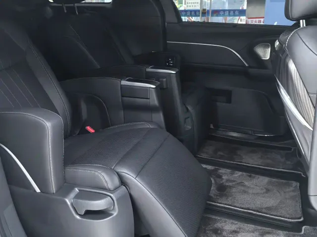 Toyota Sienna — Фото автомобиля 15