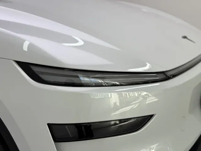 Tesla Model Y — Фото автомобиля 10
