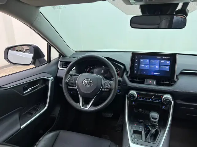 Toyota RAV4 — Фото автомобиля 16