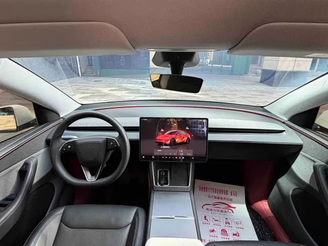 Tesla Model Y — Фото автомобиля 6