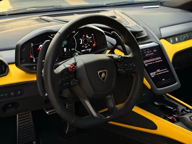 Lamborghini Revuelto — Фото автомобиля 18