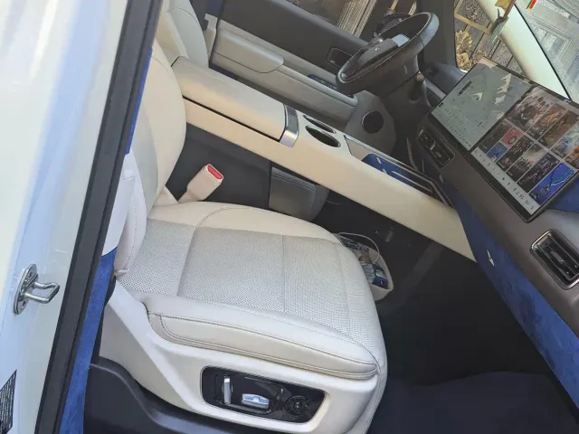 Li Auto MEGA — Фото автомобиля 14