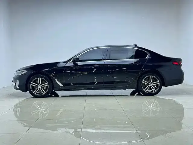 BMW 5 Series — Фото автомобиля 9