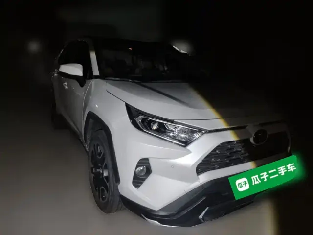 Toyota RAV4 — Фото автомобиля 23